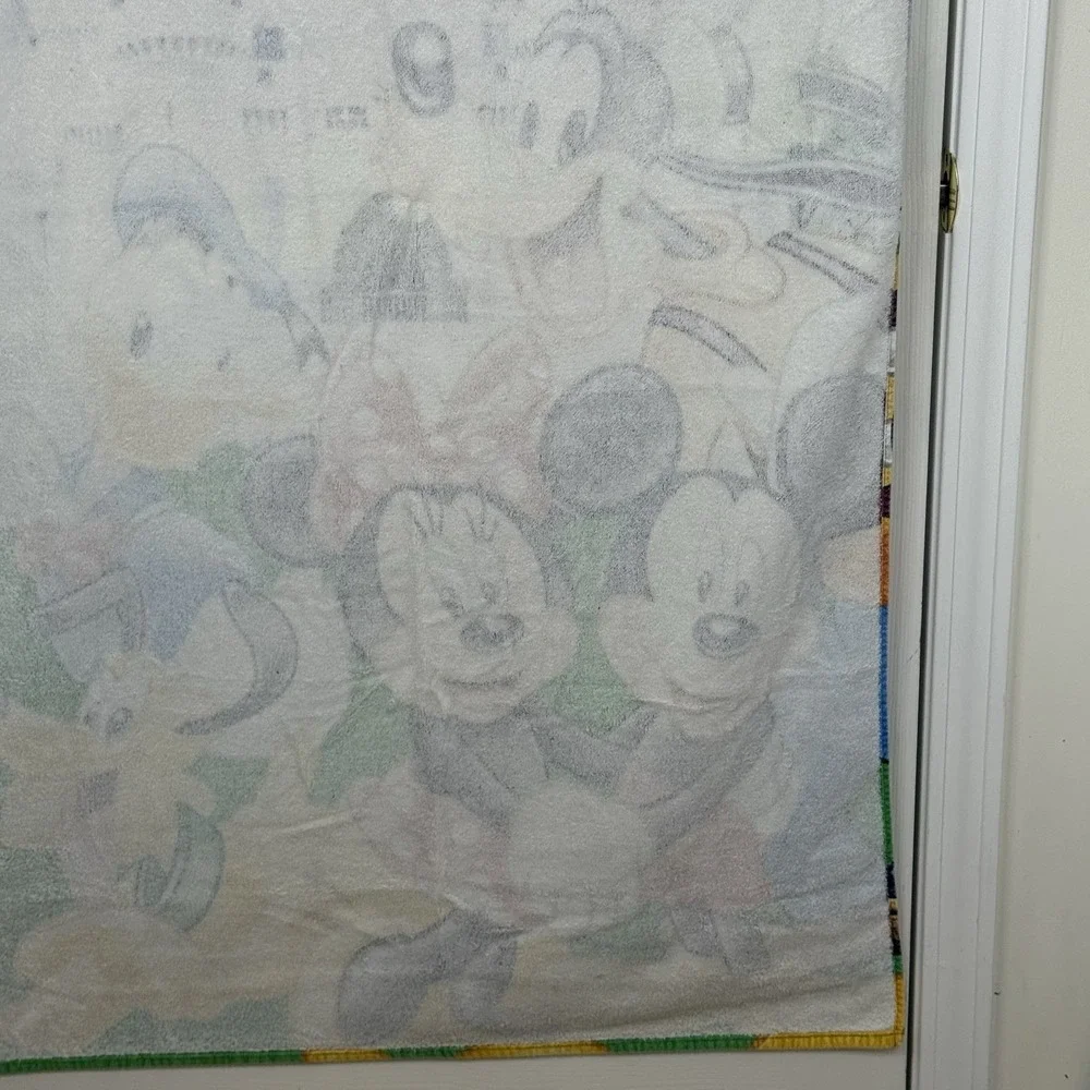 Vtg Walt Disney World Beach Bath Towel Castle Mickey Minnie Goofy Donald Pluto